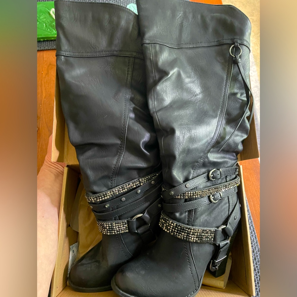 Not rated boots size 7 black with rhinestones embellishment